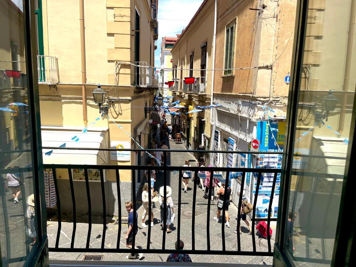 Casa Loren In The Heart Of Sorrento Bagian luar foto